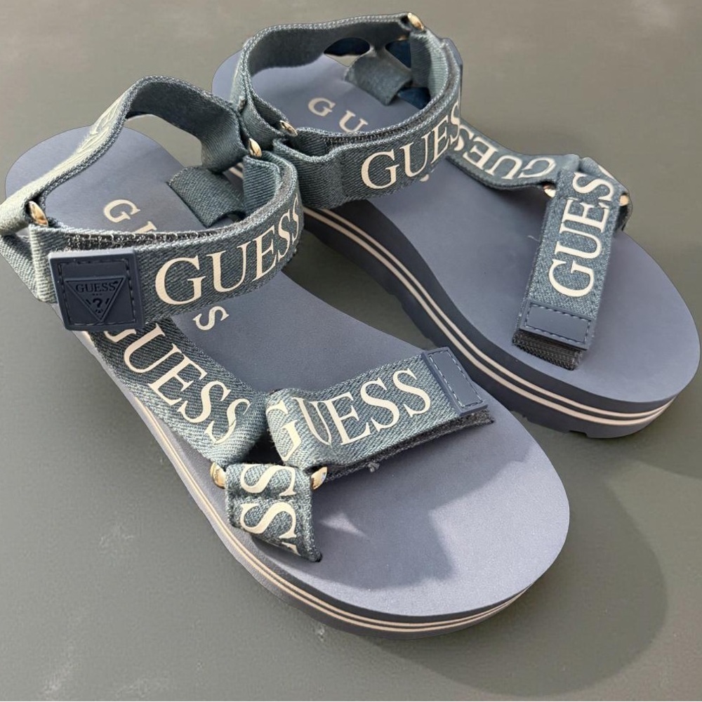 NEW GUESS Women's Avin3 Wedge Open Toe/Open Back Sandal Blue Size 6M - Picture 2 of 11